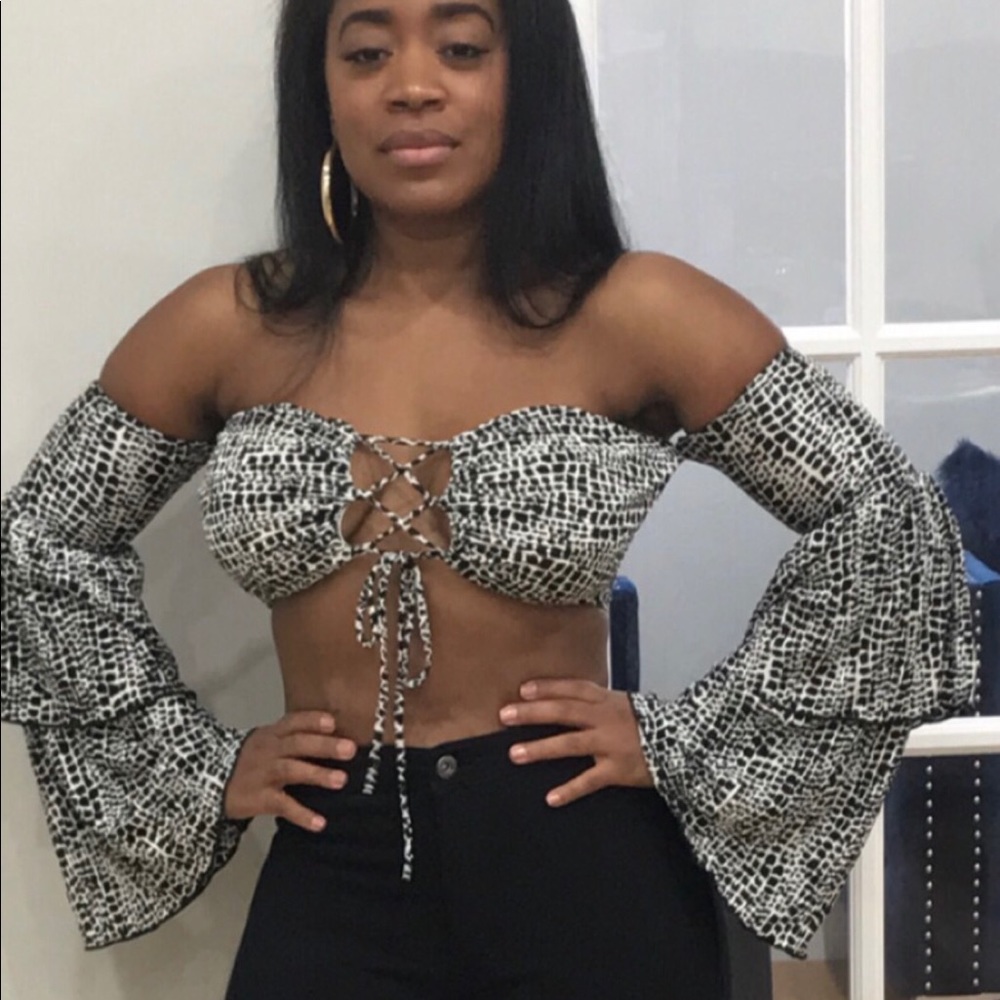Bandeau bell sleeve